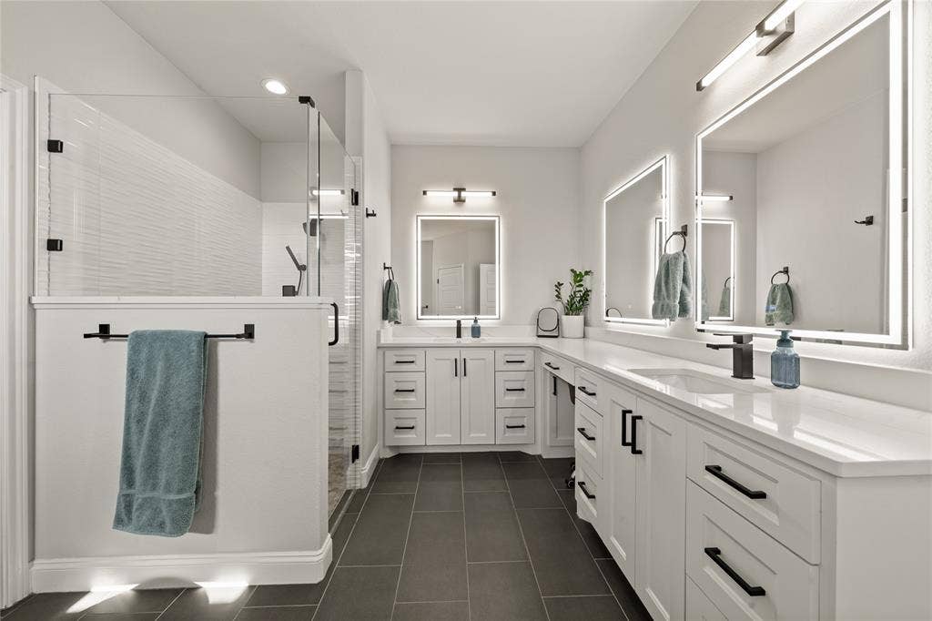 149 Water View Lane, Robinson, TX 76706 Dual vanity with undermount sinks and quartz countertops