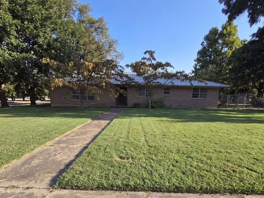 Property photo for 203 HILL Street, Farmersville, TX