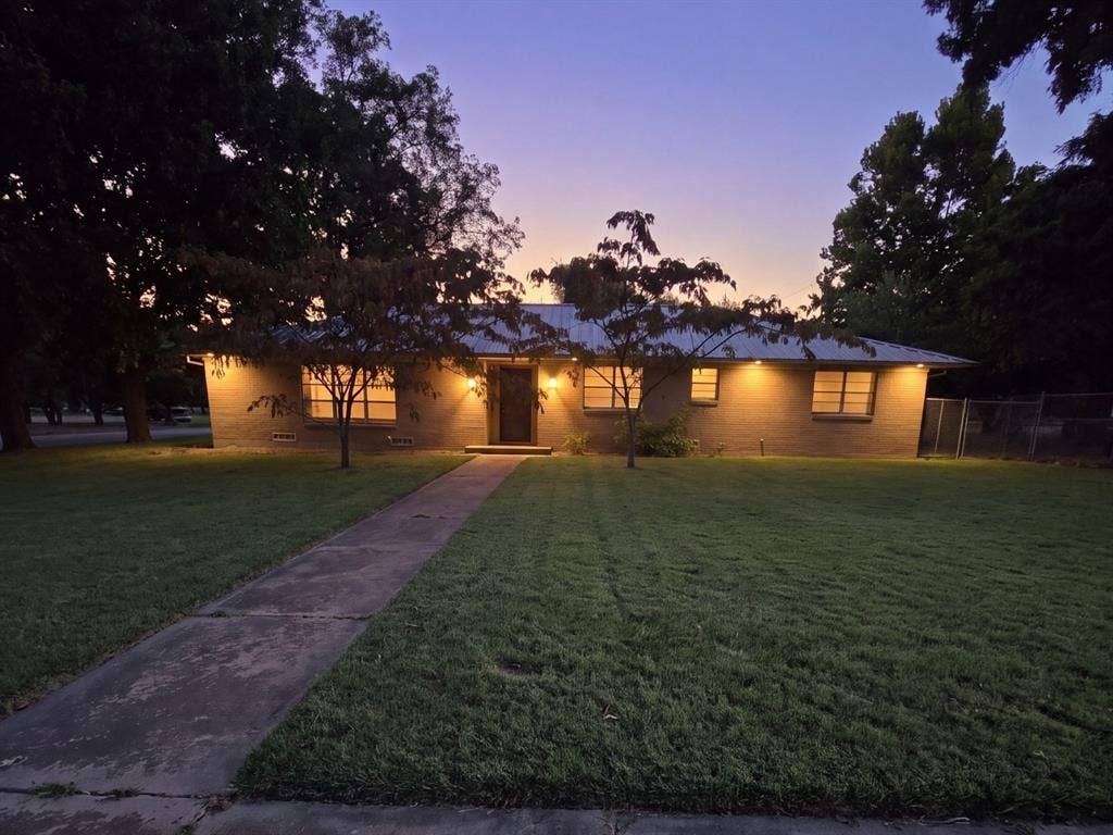203 HILL Street, Farmersville, TX 75442 VIRTUALLY ENHANCED