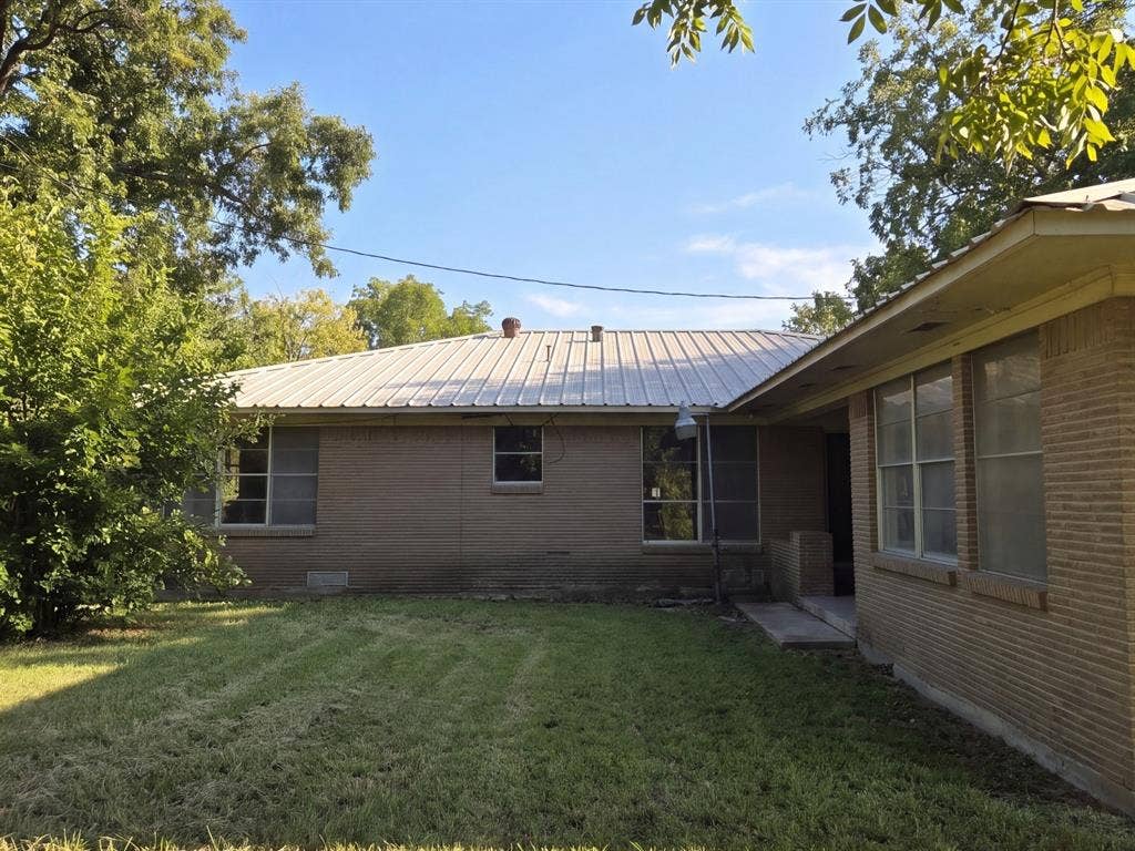 203 HILL Street, Farmersville, TX 75442 VIRTUALLY ENHANCED