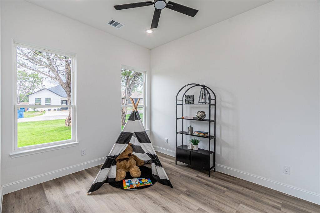 5407 Van Horn Drive, Granbury, TX 76048