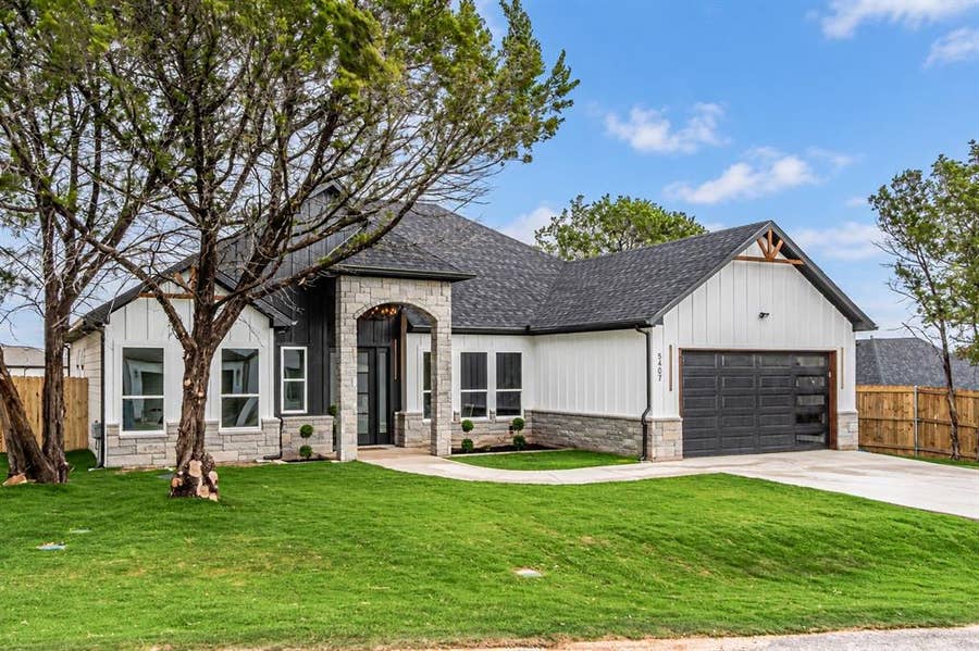 Property photo for 5407 Van Horn Drive, Granbury, TX