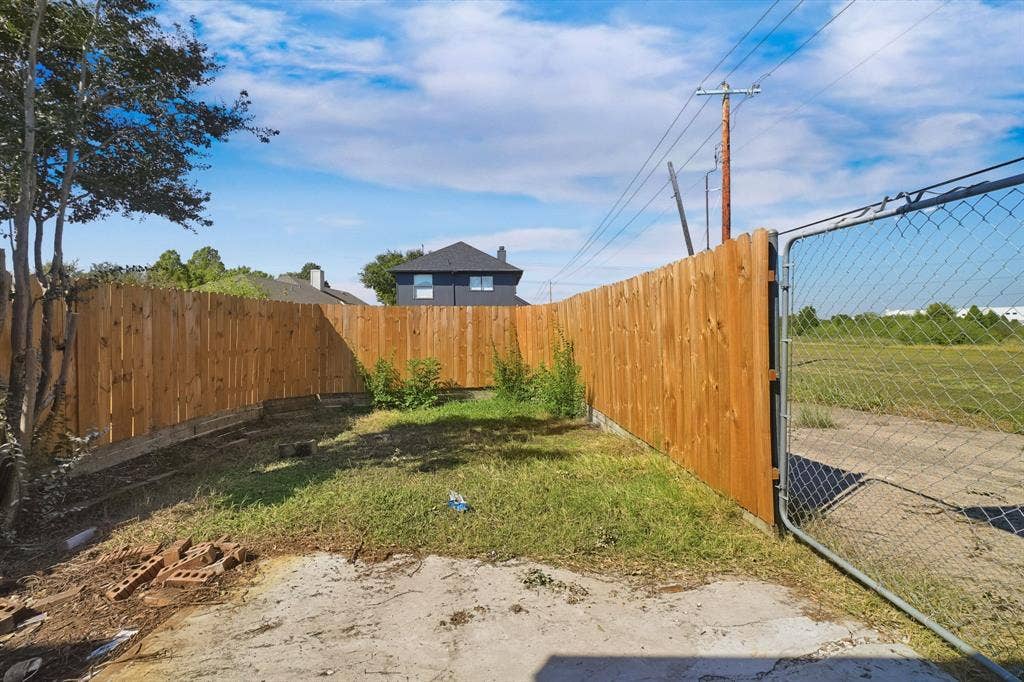 1229 Old Barn Lane, Mesquite, TX 75149 1229 Old Barn Lane, Mesquite, TX 75149