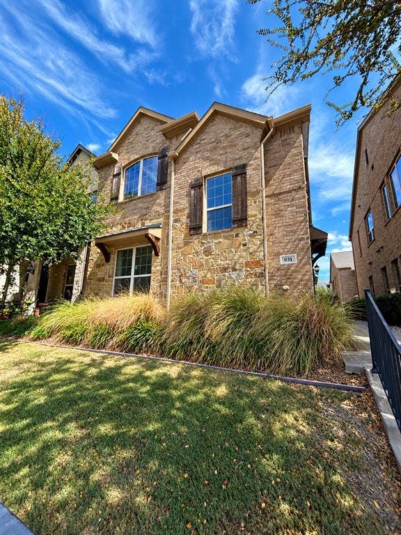 Property photo for 931 Whitehall Drive, Richardson, TX