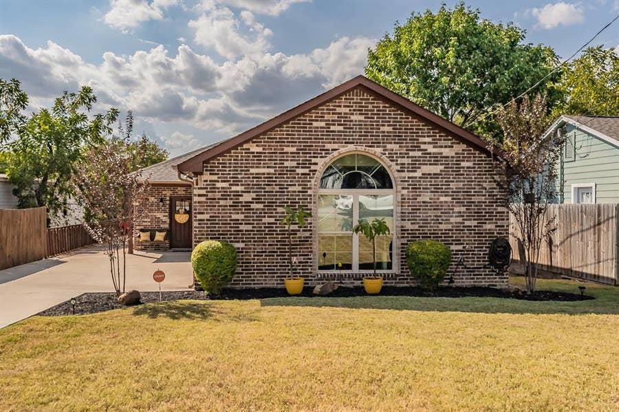 Property photo for 129 Morris Street, DeSoto, TX