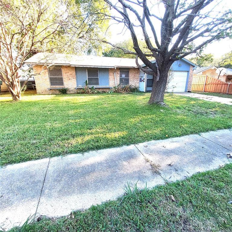 Property photo for 802 Dove Lane, Sherman, TX