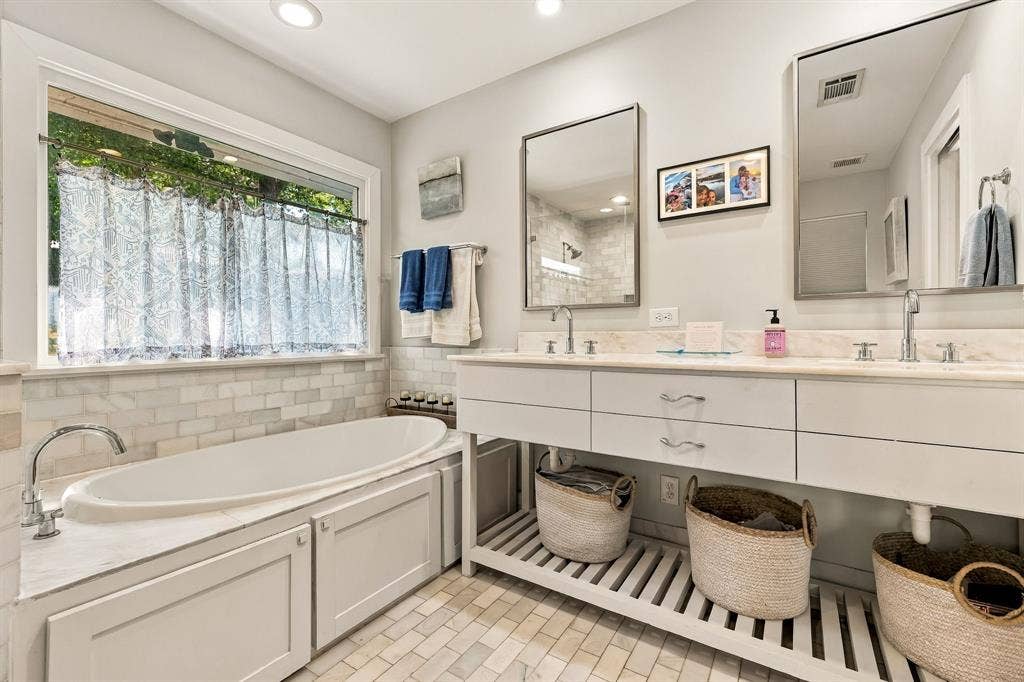 6438 Mccommas Boulevard, Dallas, TX 75214 6438 Mccommas Boulevard, Dallas, TX 75214