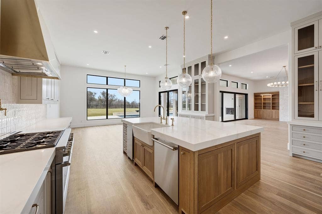 10621 Arrowhead Point Drive, Fort Worth, TX 76179 10621 Arrowhead Point Drive, Fort Worth, TX 76179