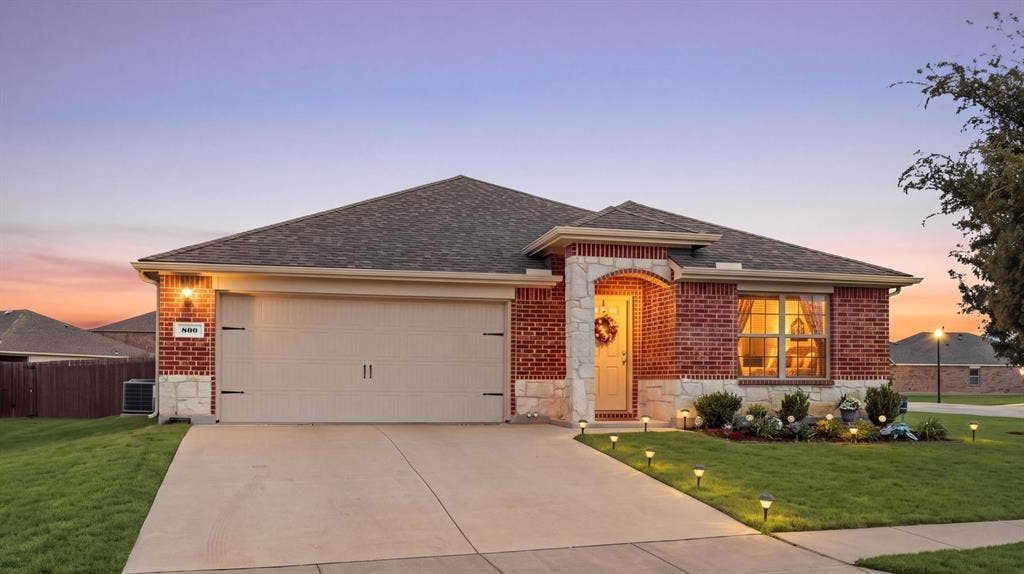 800 Amber Street, Princeton, TX 75407 Welcome to 800 Amber Street in the desirable Princeton community of the Trails at Riverstone. Lovely curb appeal accentuates the beauty of this 1-story home of 1905 sq.ft. of living space.