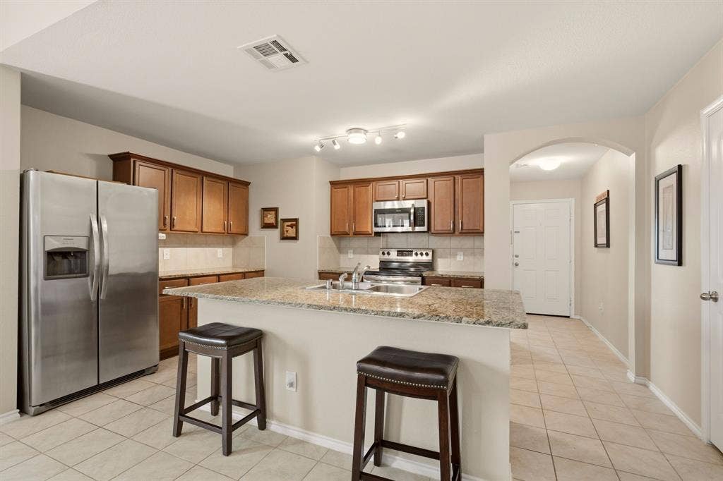 800 Amber Street, Princeton, TX 75407 Bring your barstools for the island breakfast bar. Ample granite counter space for meal prep too.