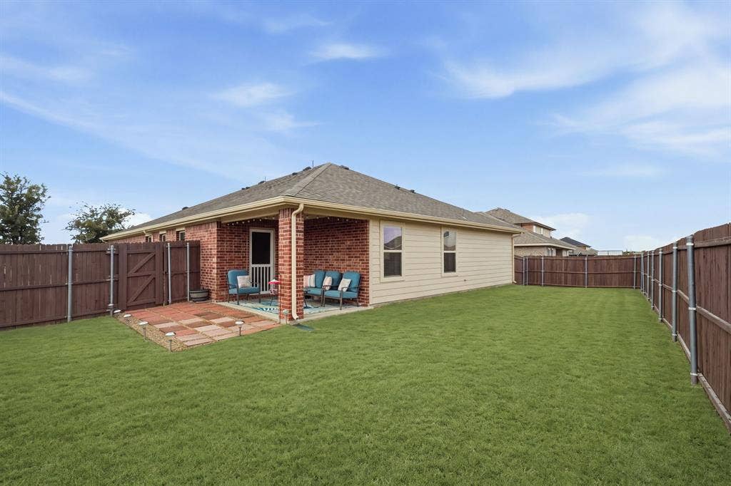800 Amber Street, Princeton, TX 75407 Premium corner lot (.21 acre) is sure to please those who desire a BIG yard for kids & pets to play!