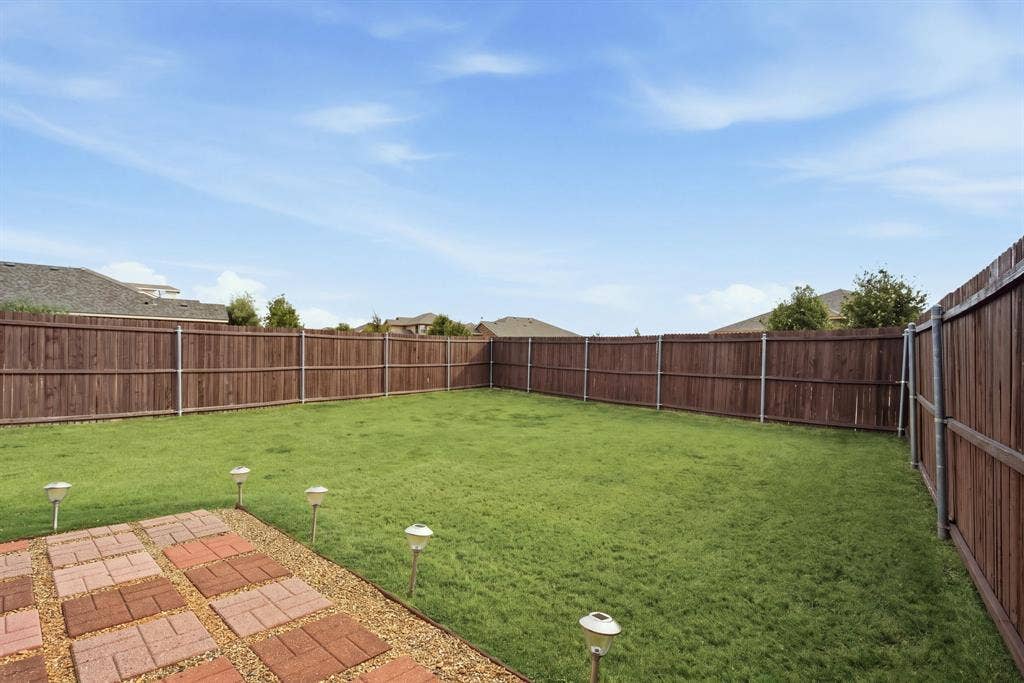 800 Amber Street, Princeton, TX 75407 Privacy with no adjacent neighbors. Behind the fence on the left side is one of the community walking paths, offering more distance between you & neighboring homes.