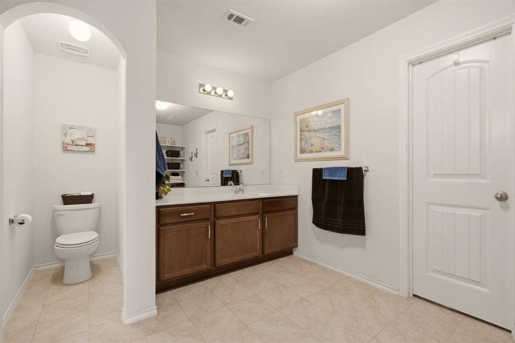 800 Amber Street, Princeton, TX 75407 Sparkling clean describes this primary bath.