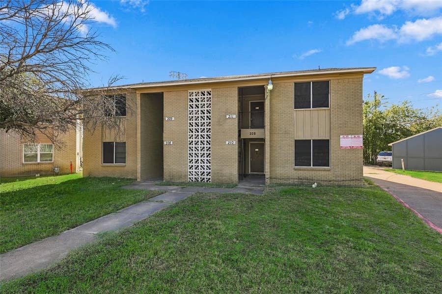 Property photo for 208 Alpine Court, Irving, TX