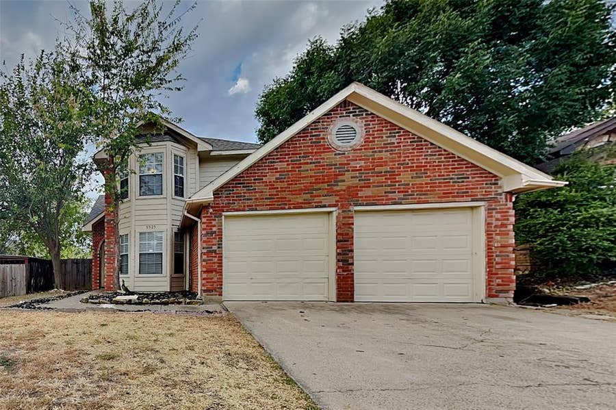 Property photo for 5525 Stone Meadow Lane, Fort Worth, TX