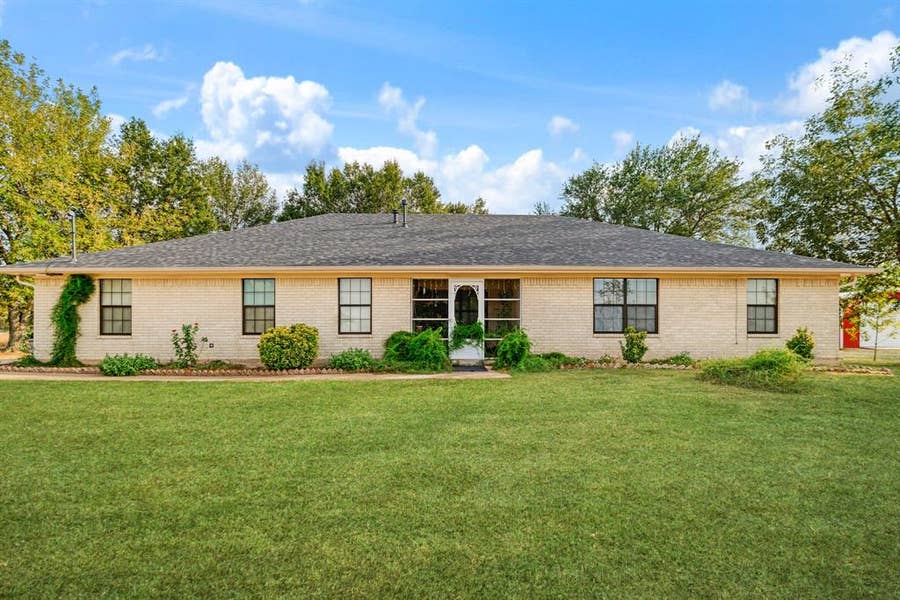 Property photo for 209 Farm Road 2352, Honey Grove, TX