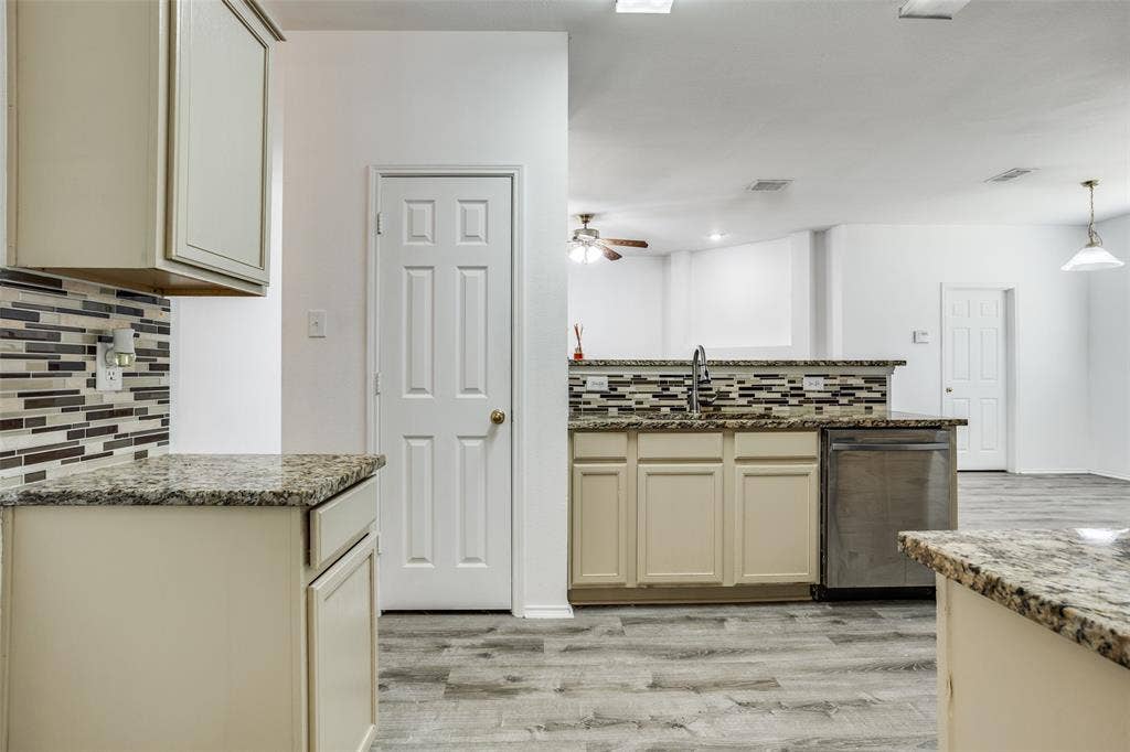 4021 Carrington Drive, Garland, TX 75043 4021 Carrington Drive, Garland, TX 75043