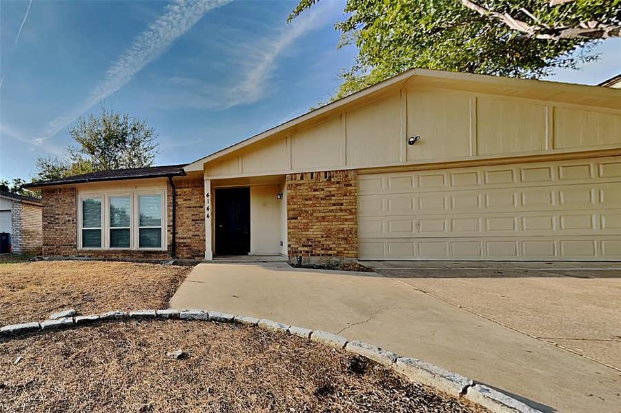 Property photo for 4144 Staghorn Circle S, Fort Worth, TX