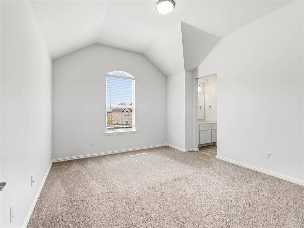 913 Peabody Drive, McKinney, TX 75071 Upstairs bedroom with jack and jill bathroom