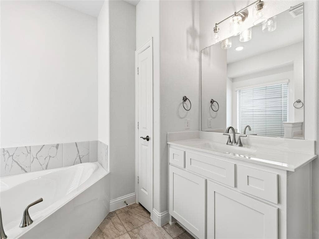 913 Peabody Drive, McKinney, TX 75071 Deep soaking tub with dual vanities