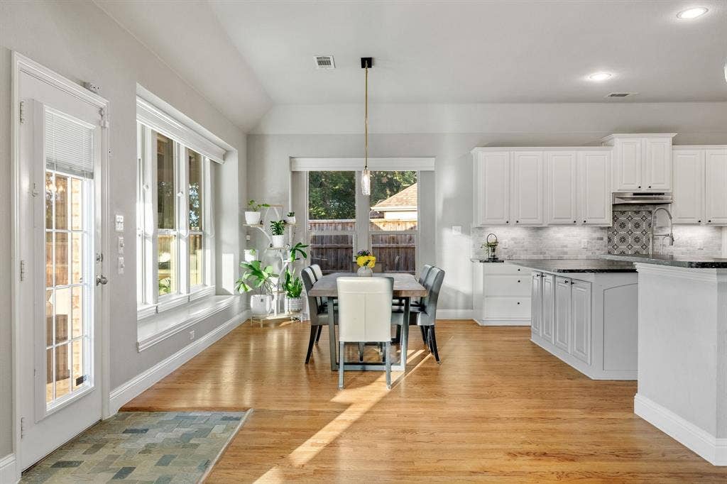 Natural light pours into this breakfast area.