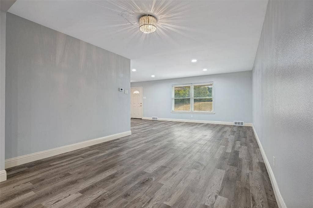 1585 E Kiest Boulevard, Dallas, TX 75216 1585 E Kiest Boulevard, Dallas, TX 75216