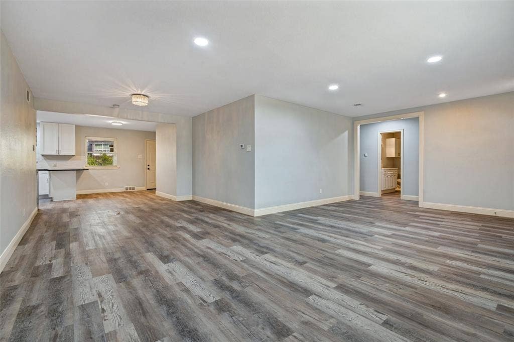 1585 E Kiest Boulevard, Dallas, TX 75216 1585 E Kiest Boulevard, Dallas, TX 75216