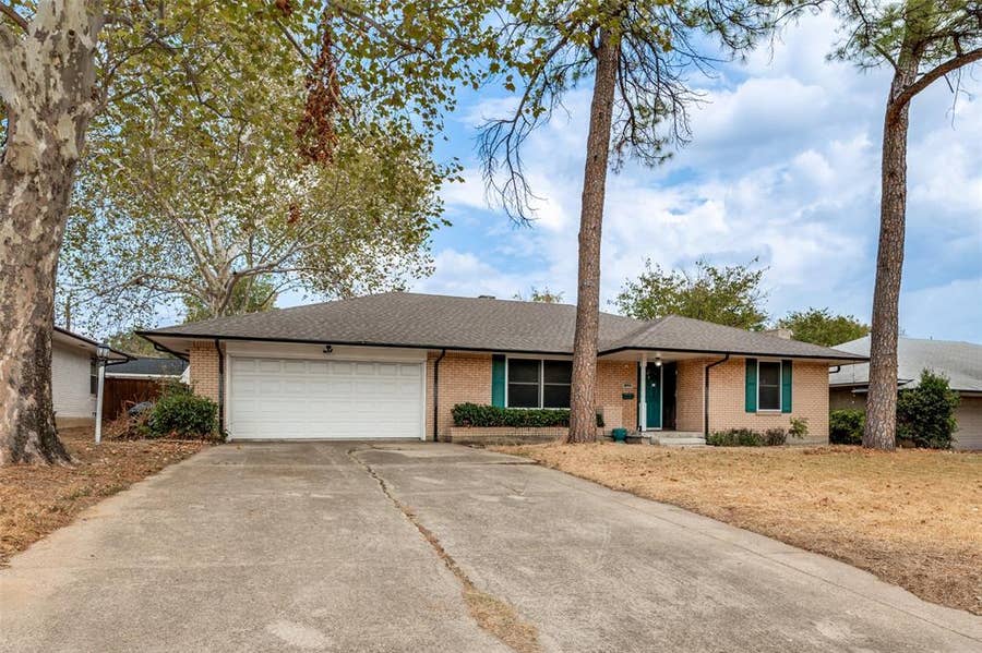 Property photo for 1585 E Kiest Boulevard, Dallas, TX