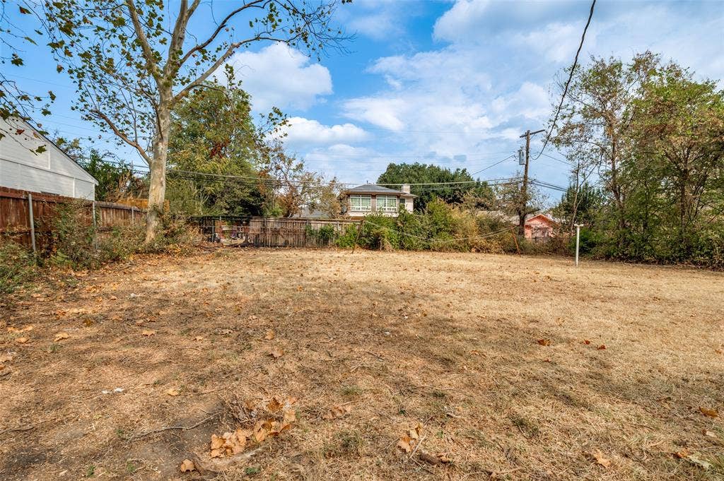 1585 E Kiest Boulevard, Dallas, TX 75216 1585 E Kiest Boulevard, Dallas, TX 75216