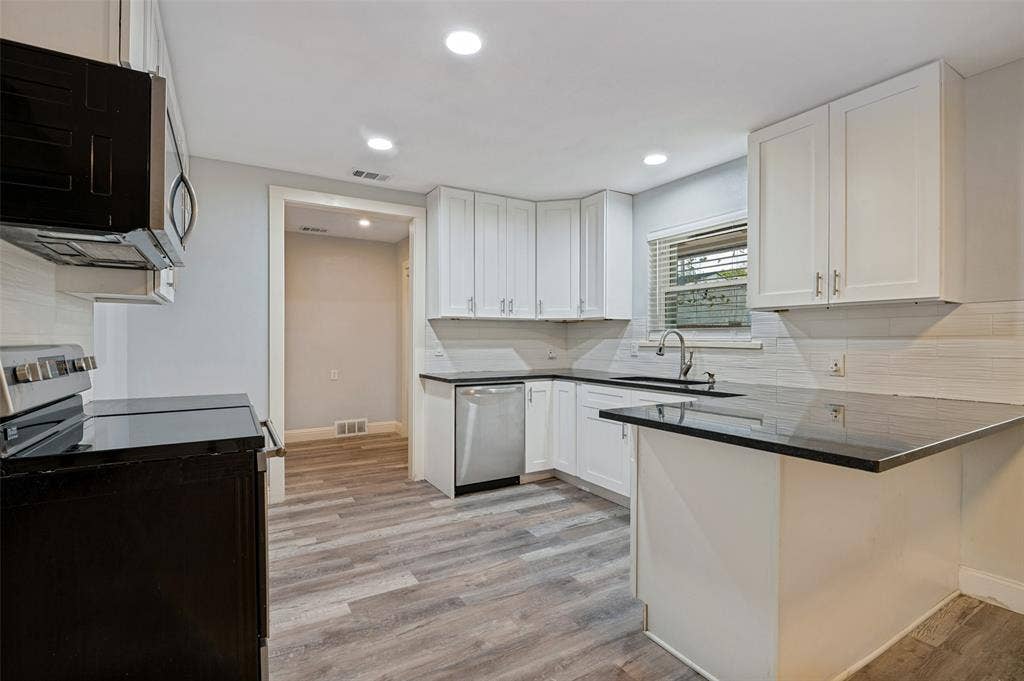 1585 E Kiest Boulevard, Dallas, TX 75216 1585 E Kiest Boulevard, Dallas, TX 75216