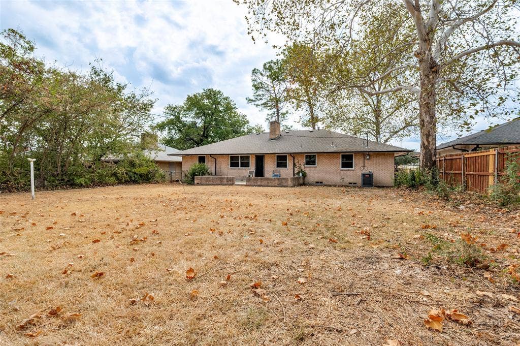 1585 E Kiest Boulevard, Dallas, TX 75216 1585 E Kiest Boulevard, Dallas, TX 75216