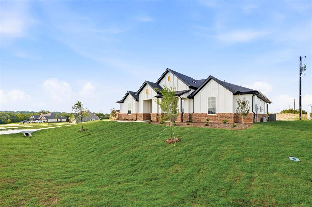 116 Park Hurst Drive, Boyd, TX 76023