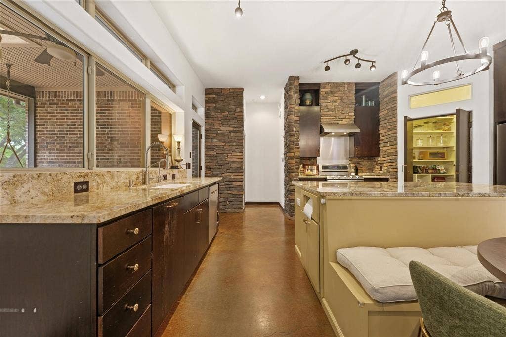 2851 Coldwater Court, Midlothian, TX 76065