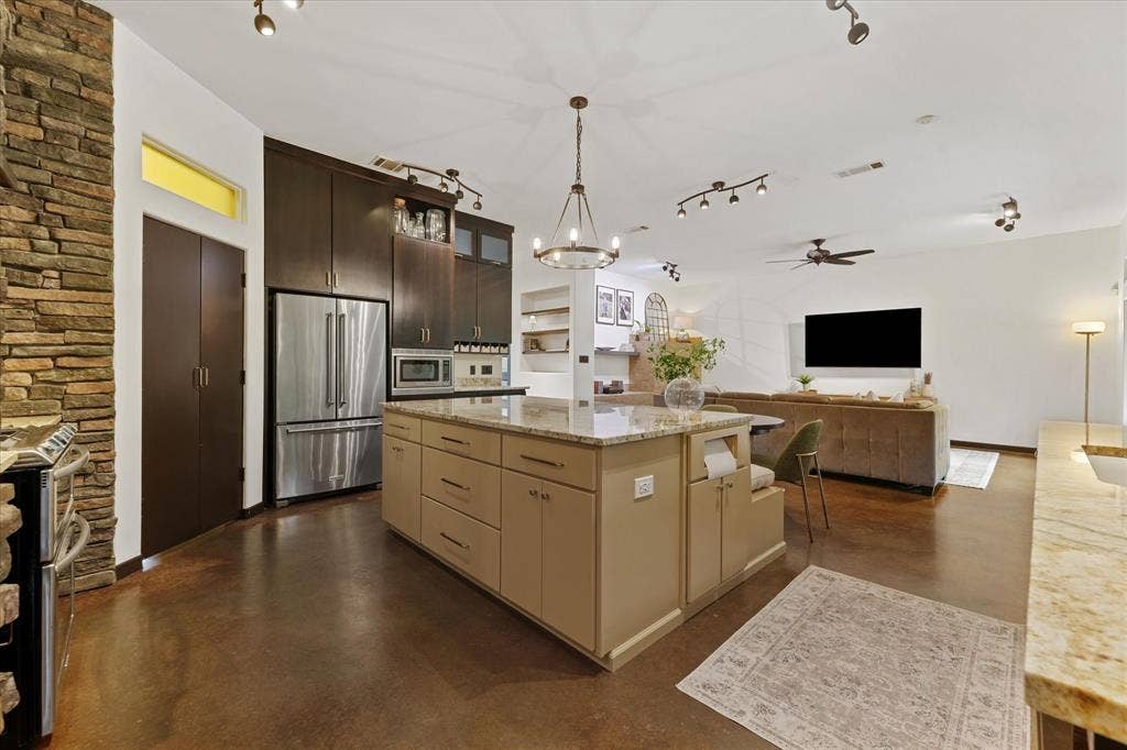 2851 Coldwater Court, Midlothian, TX 76065