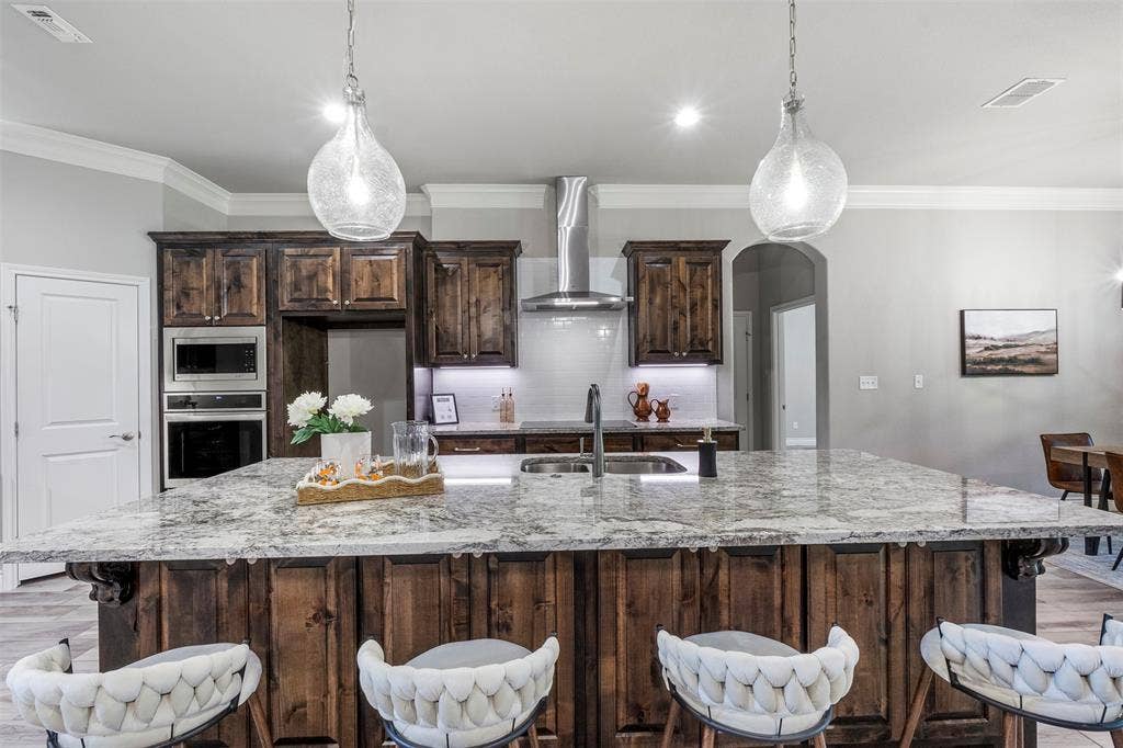 10301 Ravenswood Road, Granbury, TX 76049 Kitchen