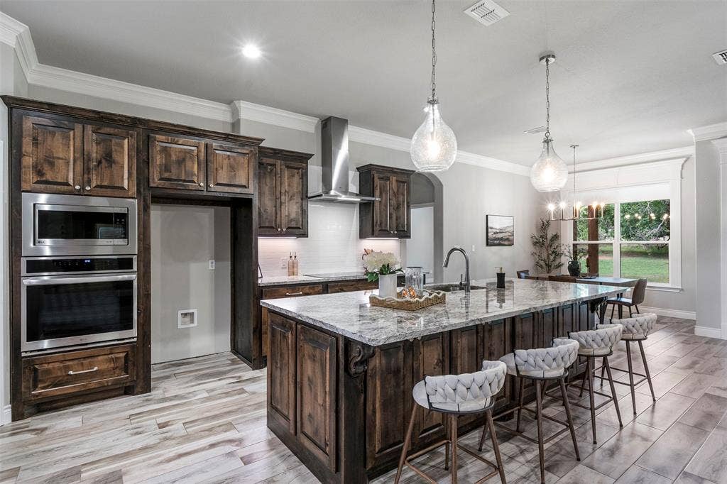 10301 Ravenswood Road, Granbury, TX 76049 Kitchen