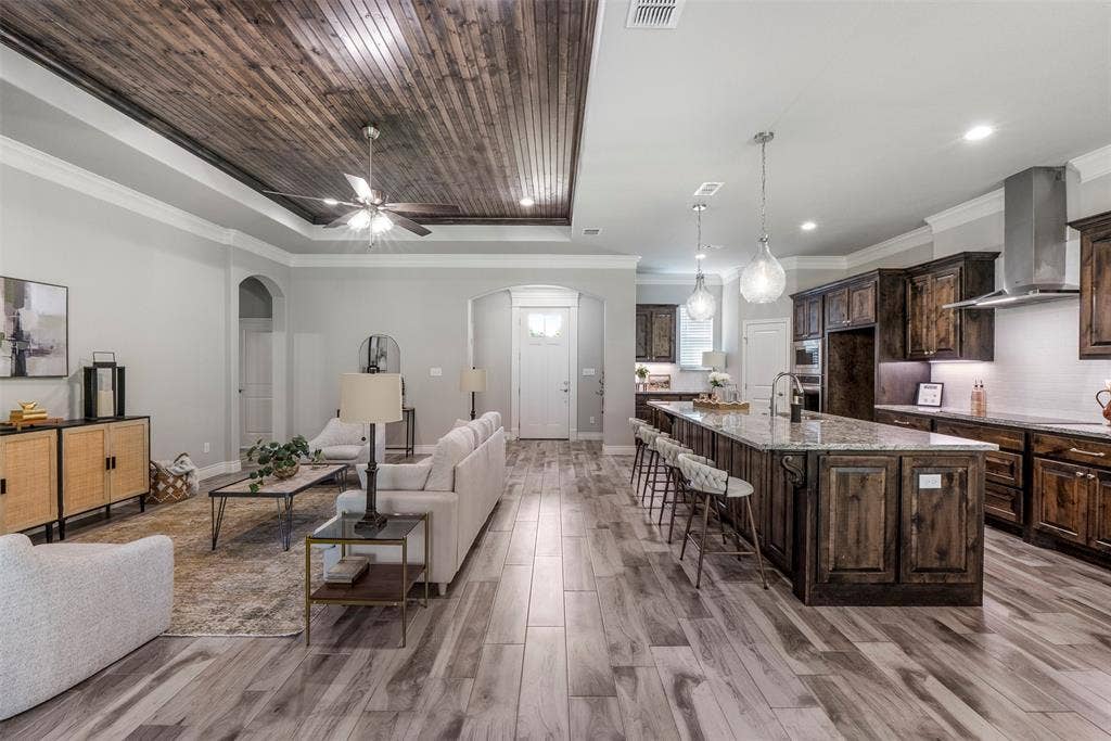 10301 Ravenswood Road, Granbury, TX 76049 Living Space