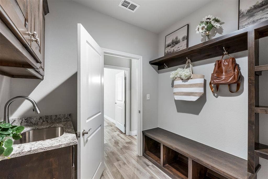 10301 Ravenswood Road, Granbury, TX 76049 Laundry Room