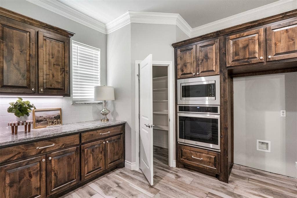 10301 Ravenswood Road, Granbury, TX 76049 Kitchen