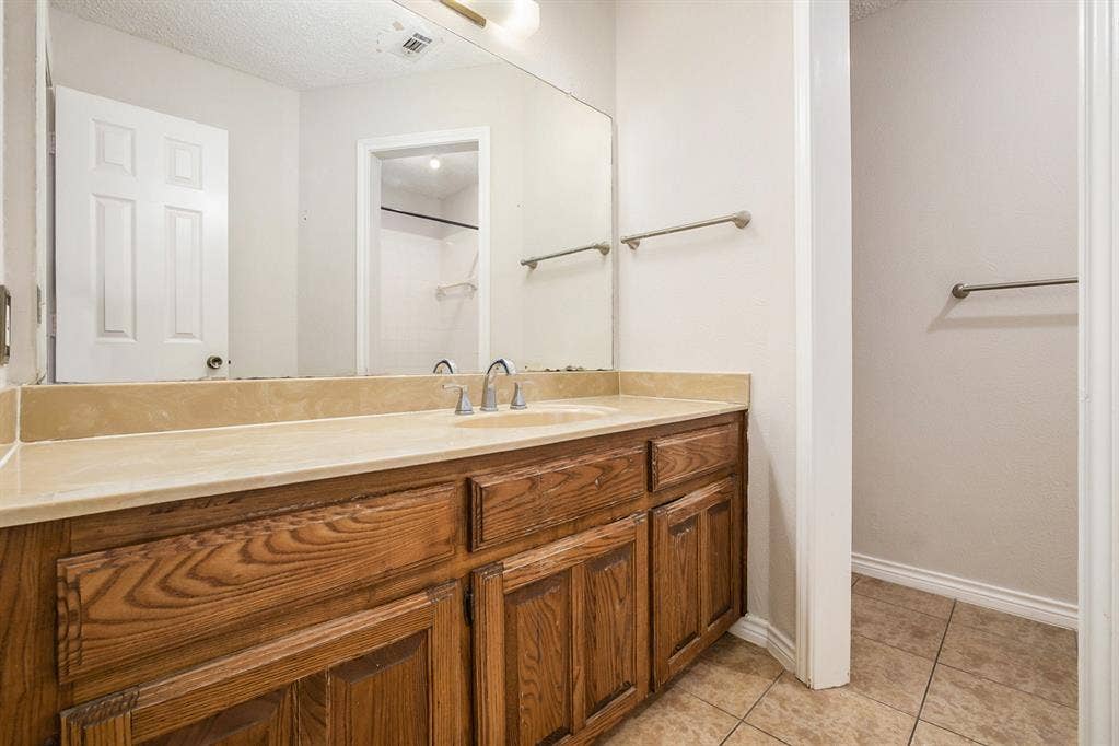 3204 Anchor Drive, Plano, TX 75023 3204 Anchor Drive, Plano, TX 75023