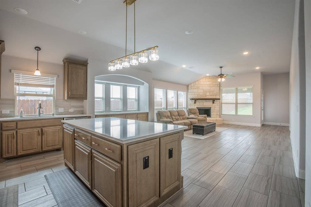 2408 Rileigh Lane, Mansfield, TX 76063