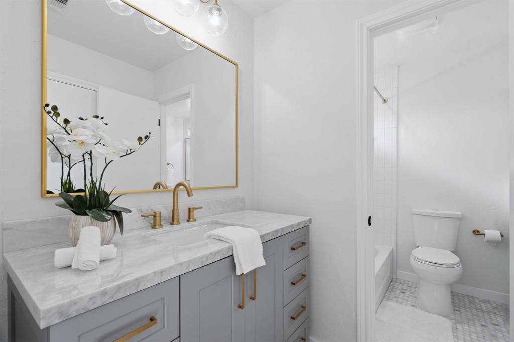 full bathroom upstairs