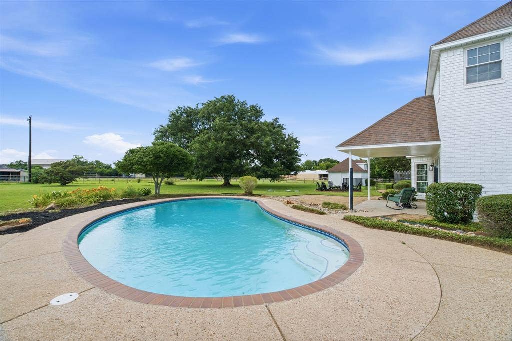 1301 Rolling Acres Drive, Argyle, TX 76226