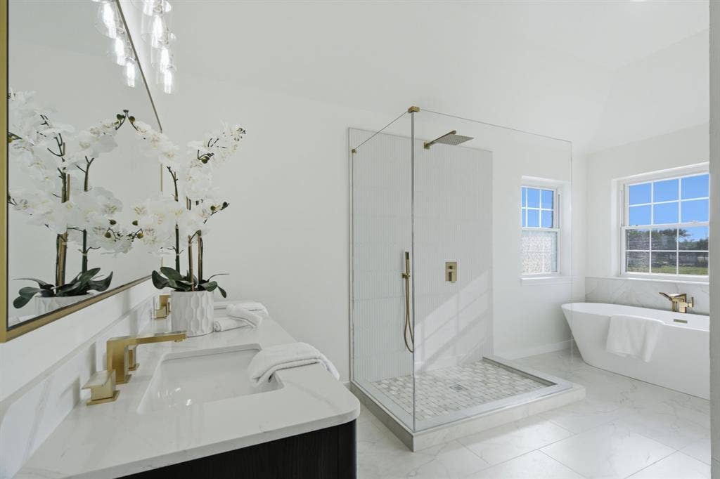 primary bathroom upstairs
