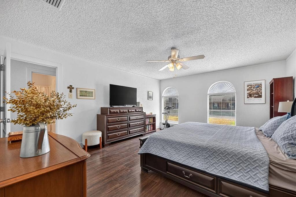 1813 Tulane Drive, Richardson, TX 75081 Large primary bedroom