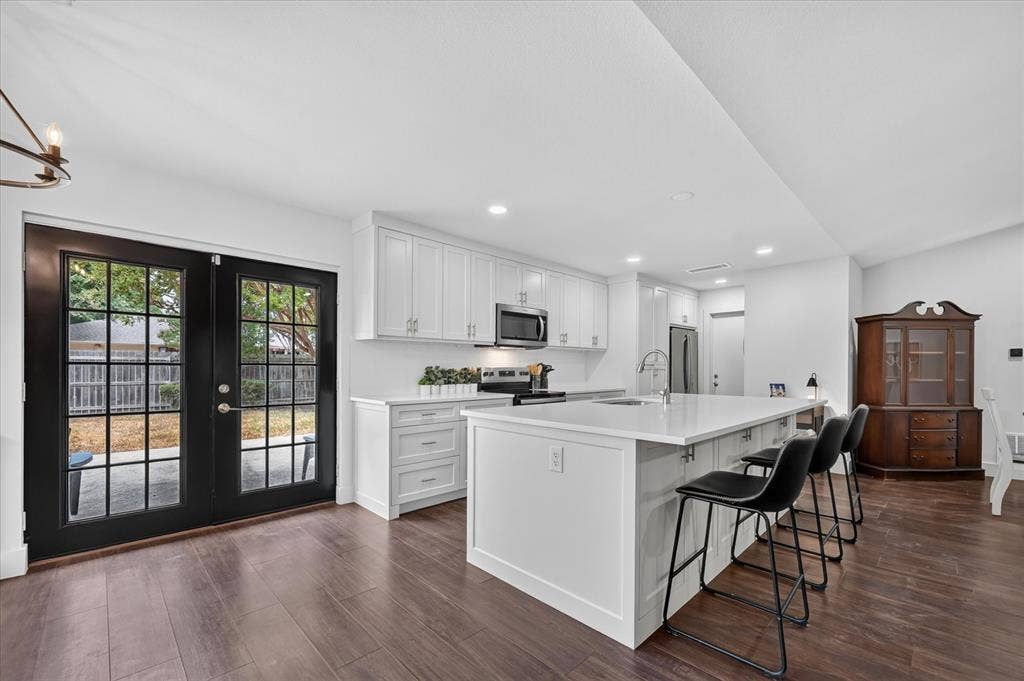 1813 Tulane Drive, Richardson, TX 75081 Wonderful eat up island with storage