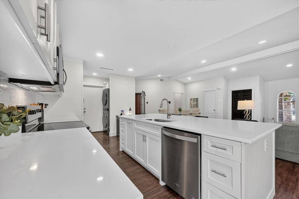 1813 Tulane Drive, Richardson, TX 75081 so much counter space