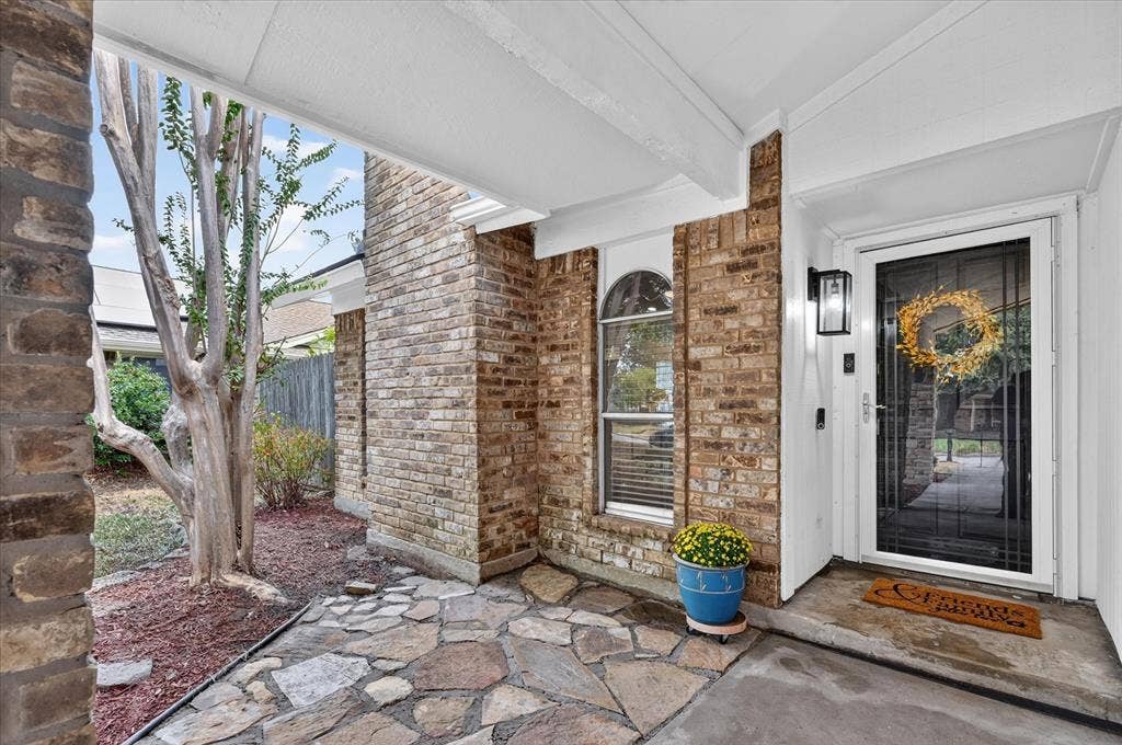 1813 Tulane Drive, Richardson, TX 75081 Great walk up