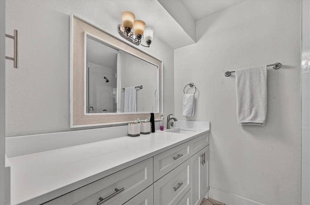 1813 Tulane Drive, Richardson, TX 75081 Plenty of counter space in primary bath