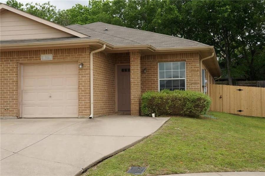 Property photo for 5920 Lovingham Court, Arlington, TX